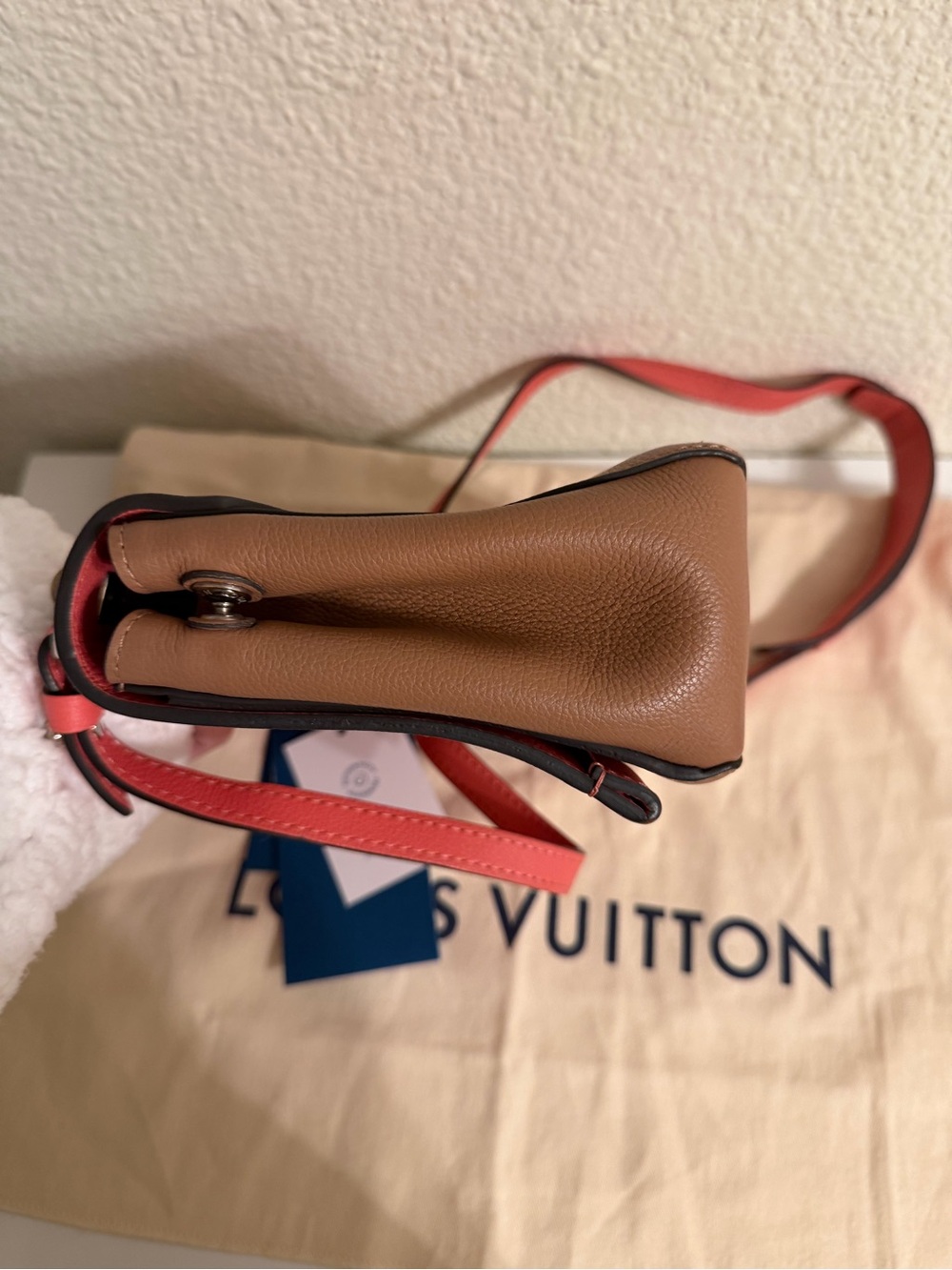 Louis Vuitton Coral Pink and Tan Crossbody Bag - Picture 4 of 11